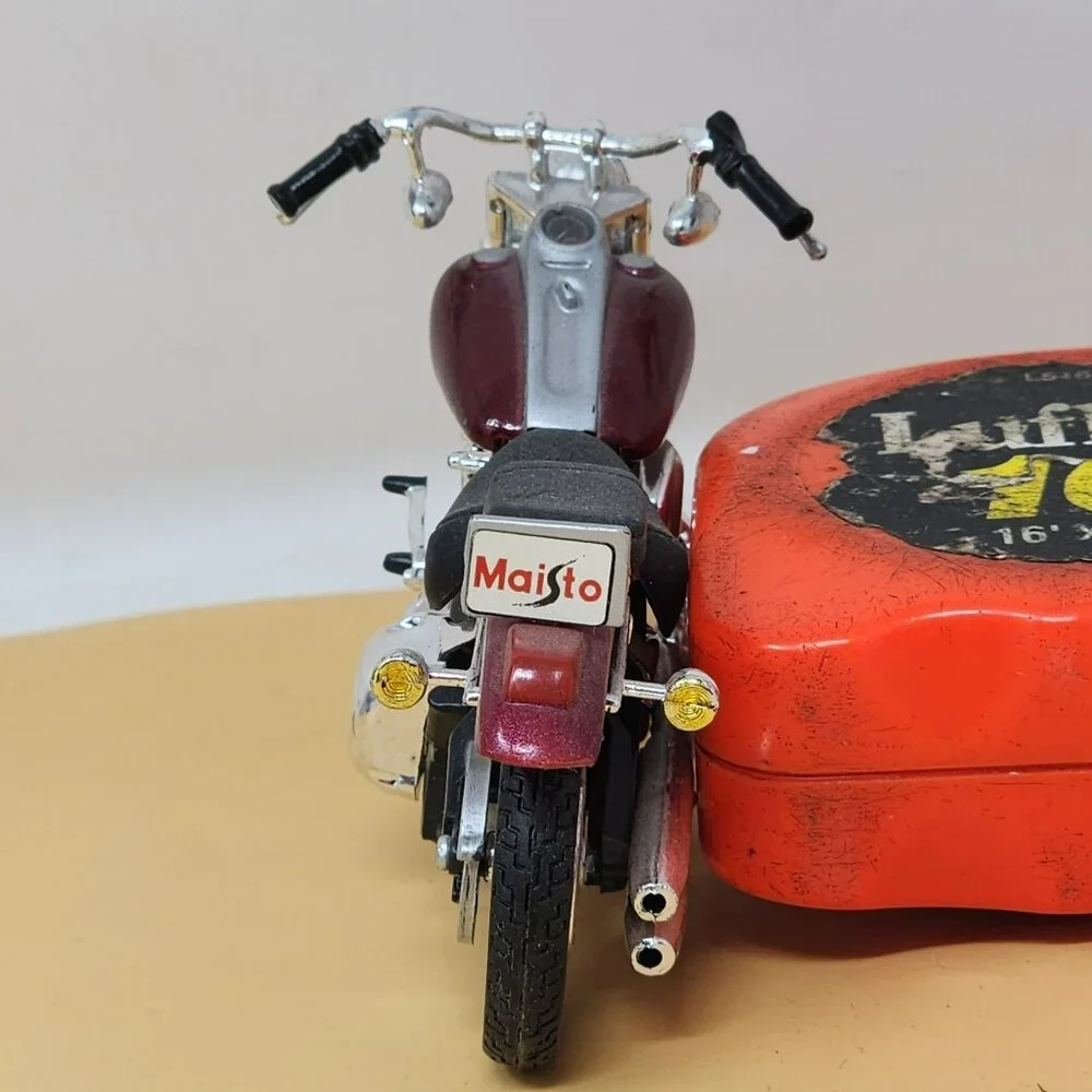 Harley-Davidson‎ Die-Cast Motorcycle Gold & Maroon 1:18 Scale Collectors Edition